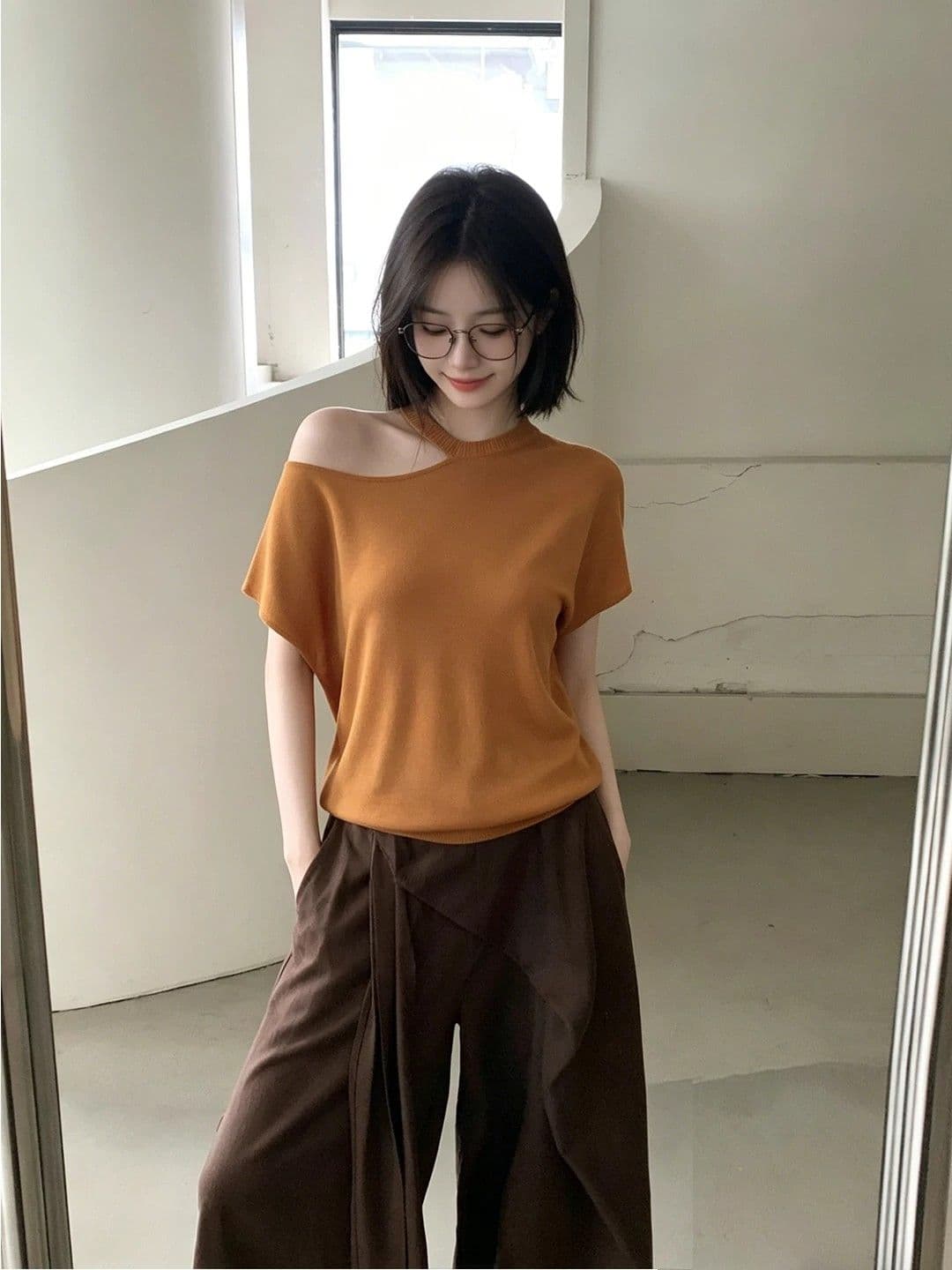 얼음 차가운 실크 행침 목 오프숄더 반팔 니트 스웨터 새로운 품격 몸매 가꾸기 슬림해 보이는 비스듬한 어깨 티셔츠 맨위 이미지 4
