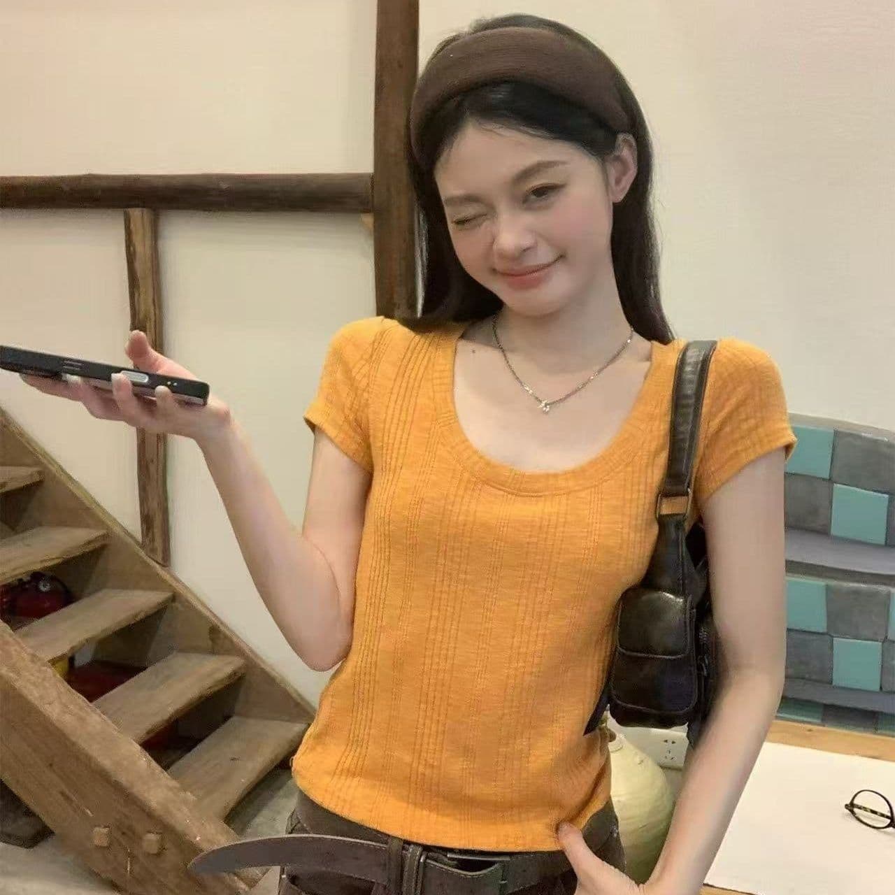 일상 편안함 지구 반팔 티셔츠 긍정적 인 어깨 몸매 가꾸기 한 부서 핫걸 슬림해 보이는 짧은 맨위 여성 이미지 3