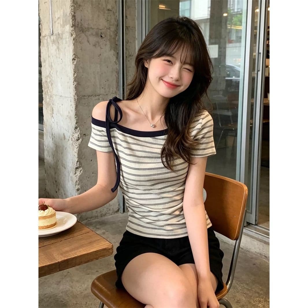 원본 품질 품격 레이스업 스트라이프 반팔 티셔츠 여성 여름 몸매 가꾸기 슬림해 보이는 맨위