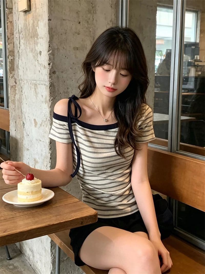 원본 품질 품격 레이스업 스트라이프 반팔 티셔츠 여성 여름 몸매 가꾸기 슬림해 보이는 맨위 상세 이미지 3