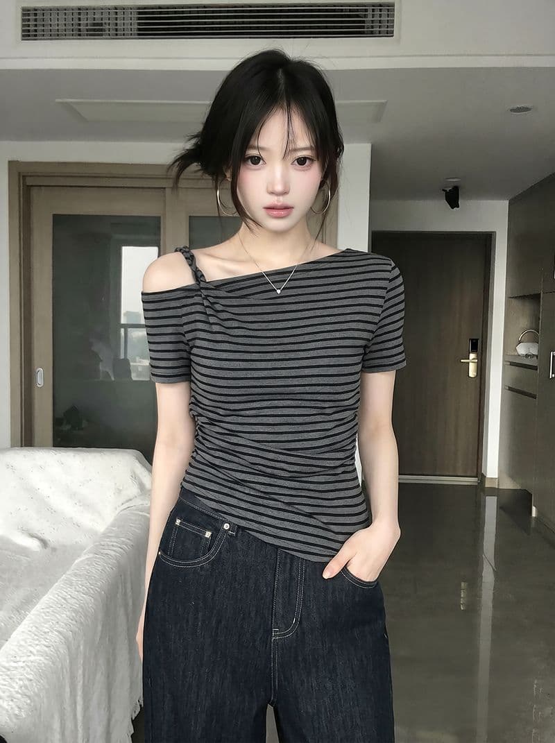 반팔 티셔츠 여성 의류 여름 새로운 긍정적 인 어깨 쇼트 스타일 디자인 센스 한 부서 스트라이프 오프숄더 비스듬한 칼라 맨위 이미지 4