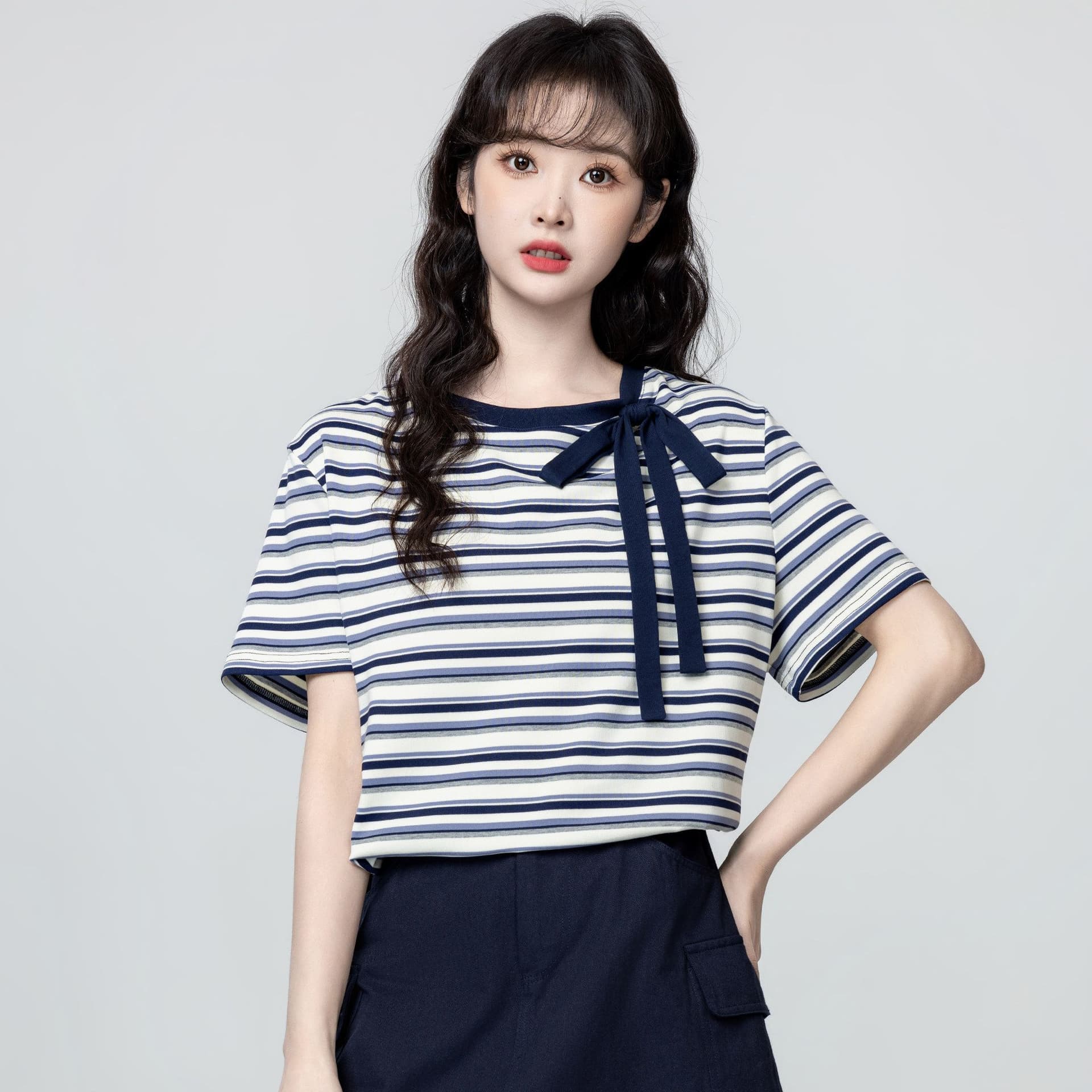 반팔 티셔츠 여성 의류 여름 루즈핏 한 부서 디자인 센스 아메리칸 스트라이프 스트랩 배색 비스듬한 칼라 맨위 이미지 3