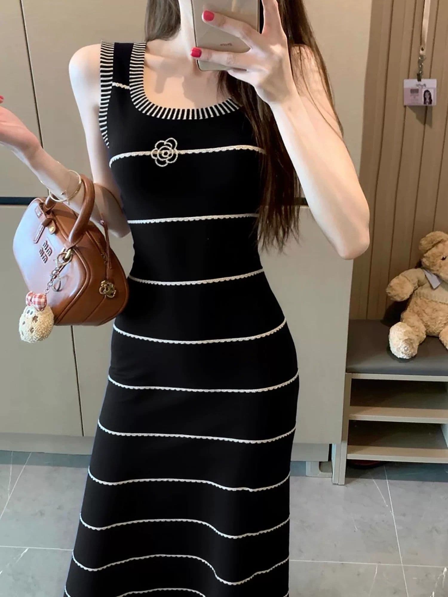 흑백 줄무늬 자수 민소매 조끼 여성 드레스 여름 몸매 가꾸기 허리 수축 캐주얼 치마 품격 타이트 스커트 롱 스커트 상세 이미지 4
