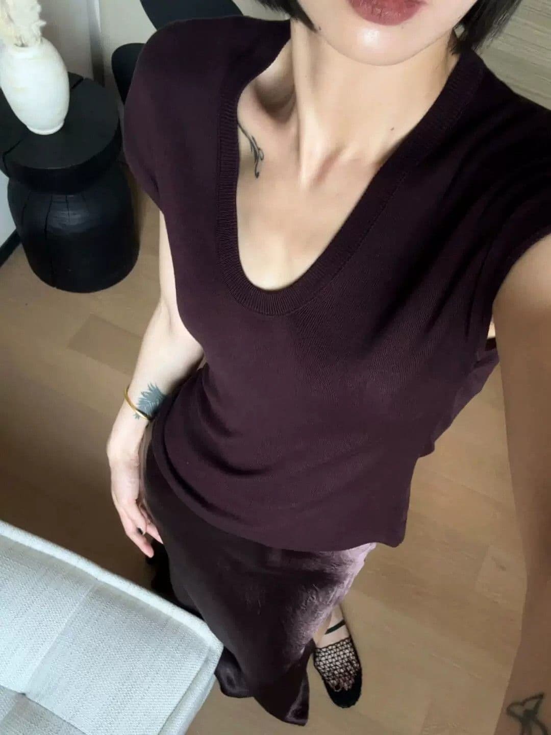 로얄 자매 보라색 u 칼라 긍정적 인 어깨 반팔 티셔츠 여성 여름 품격 몸매 가꾸기 디자인 센스 작은 날다 소매 얼음 실크 니트 맨위 이미지 2