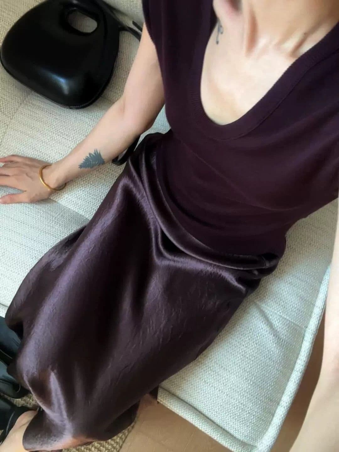 로얄 자매 보라색 u 칼라 긍정적 인 어깨 반팔 티셔츠 여성 여름 품격 몸매 가꾸기 디자인 센스 작은 날다 소매 얼음 실크 니트 맨위 상세 이미지 4