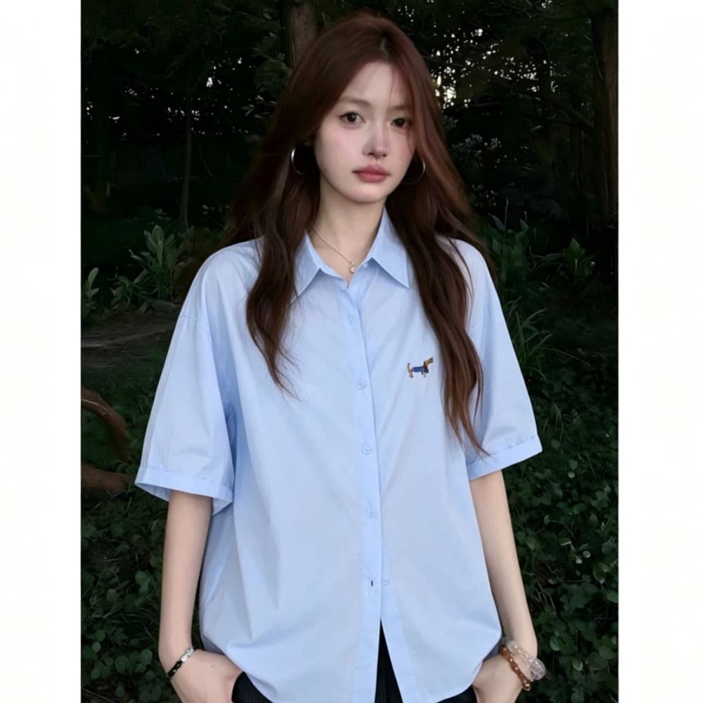 레트로 강아지 자수 화이트 반팔 여성 셔츠 여름 새로운 루즈핏 슬림해 보이는 폴로 칼라 다용도 캐주얼 셔츠