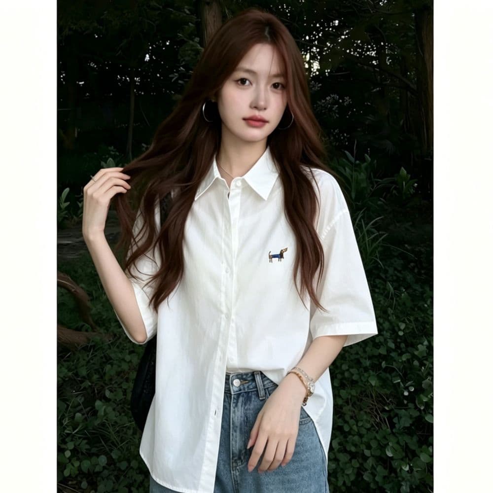 레트로 강아지 자수 화이트 반팔 여성 셔츠 여름 새로운 루즈핏 슬림해 보이는 폴로 칼라 다용도 캐주얼 셔츠 상세 이미지 5
