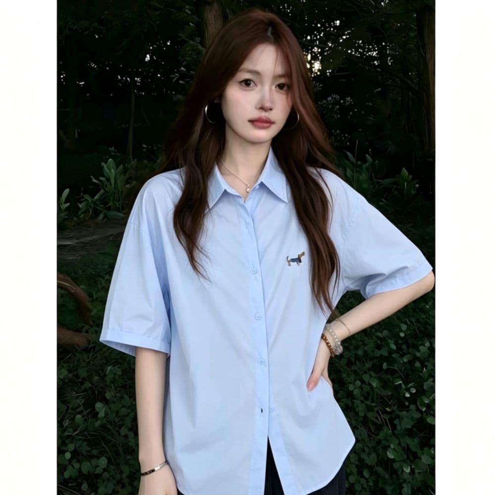 레트로 강아지 자수 화이트 반팔 여성 셔츠 여름 새로운 루즈핏 슬림해 보이는 폴로 칼라 다용도 캐주얼 셔츠 상세 이미지 8