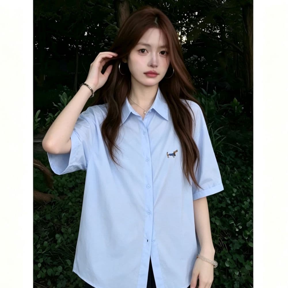레트로 강아지 자수 화이트 반팔 여성 셔츠 여름 새로운 루즈핏 슬림해 보이는 폴로 칼라 다용도 캐주얼 셔츠 상세 이미지 10