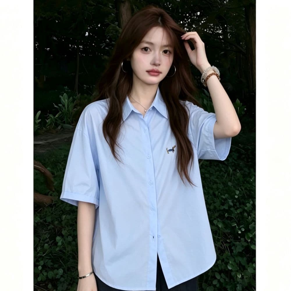 레트로 강아지 자수 화이트 반팔 여성 셔츠 여름 새로운 루즈핏 슬림해 보이는 폴로 칼라 다용도 캐주얼 셔츠 상세 이미지 11