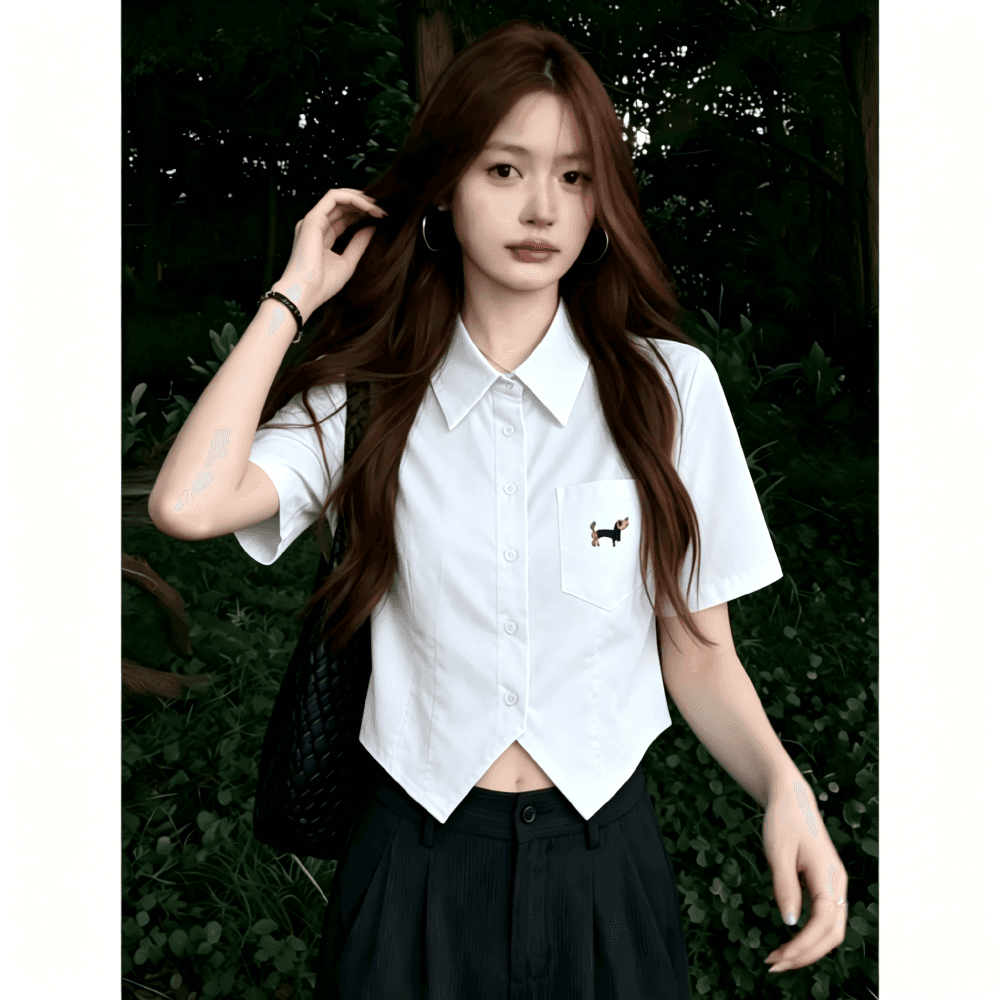 파란색 강아지 자수 쇼트 스타일 여성 셔츠 여름 학원 스타일 허리 수축 불규칙 밑단 슬림해 보이는 반팔 셔츠 상세 이미지 2