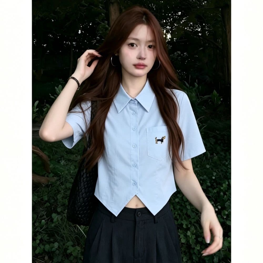 파란색 강아지 자수 쇼트 스타일 여성 셔츠 여름 학원 스타일 허리 수축 불규칙 밑단 슬림해 보이는 반팔 셔츠 상세 이미지 6