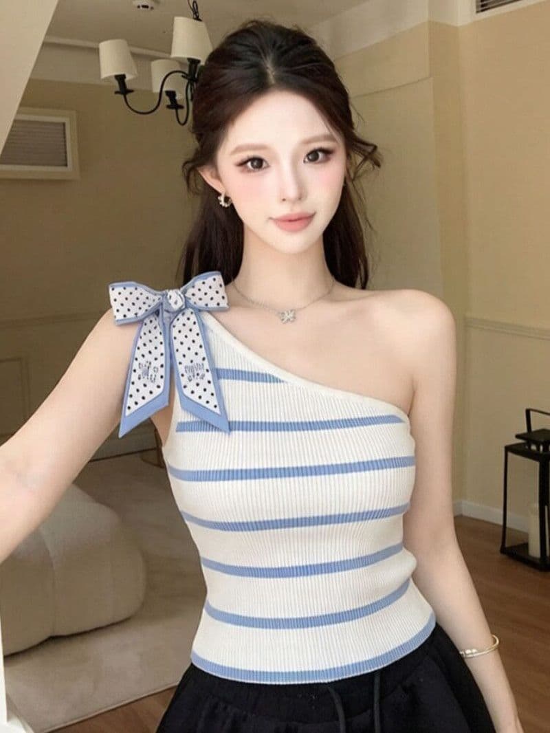 도파민 파란색 스트라이프 비스듬한 어깨 니트 캐미솔 여름 얇은 스타일 순수한 욕망 핫걸 바람 오프숄더 민소매 맨위
