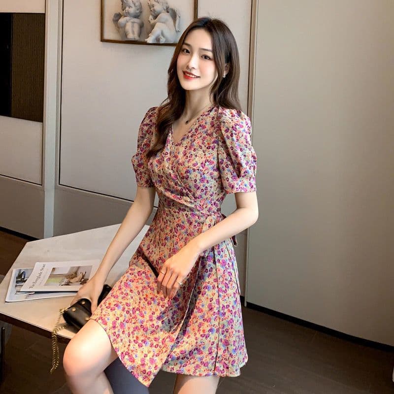 2026 여름 새로운 슈퍼 요정 센 부서 허리 수축 슬림해 보이는 V넥 꽃무늬 하나 슬라이스 큰 진자 반팔 여성 드레스 ins 이미지 5