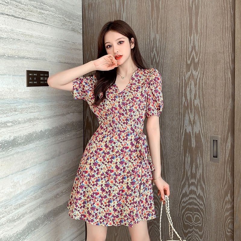 2026 여름 새로운 슈퍼 요정 센 부서 허리 수축 슬림해 보이는 V넥 꽃무늬 하나 슬라이스 큰 진자 반팔 여성 드레스 ins 이미지 4