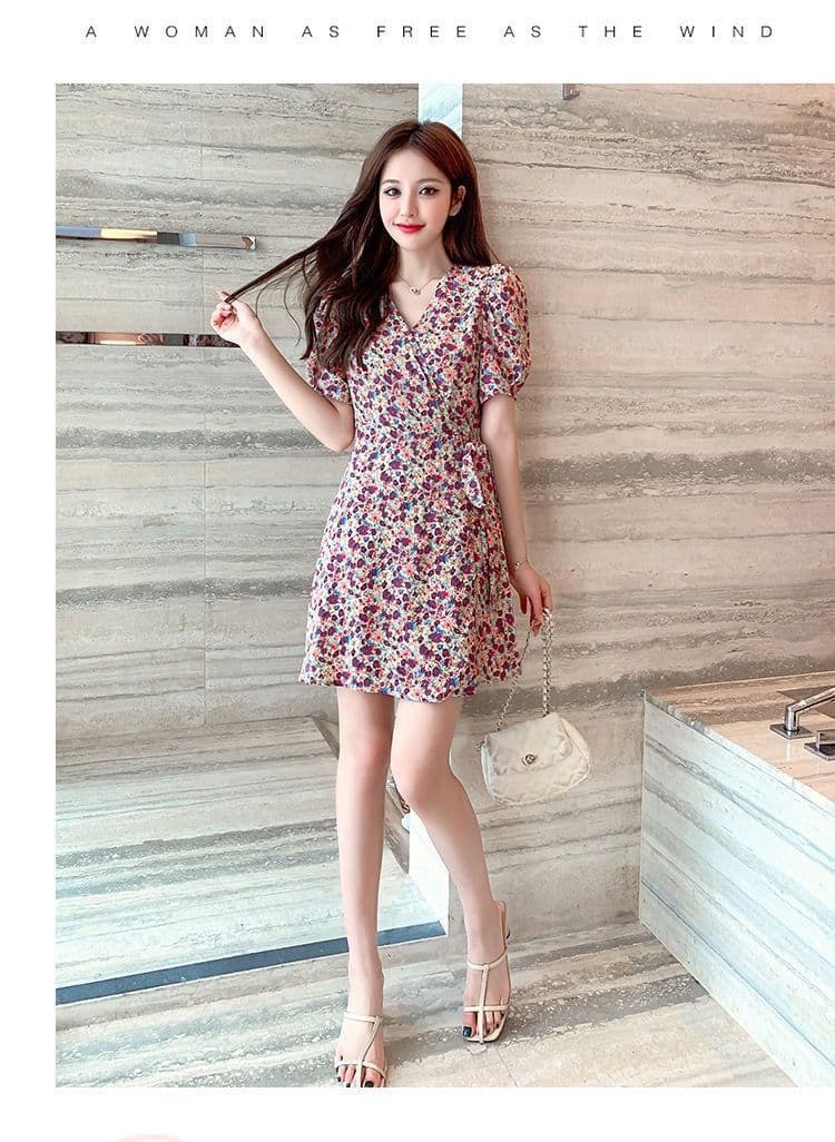2026 여름 새로운 슈퍼 요정 센 부서 허리 수축 슬림해 보이는 V넥 꽃무늬 하나 슬라이스 큰 진자 반팔 여성 드레스 ins 상세 이미지 1