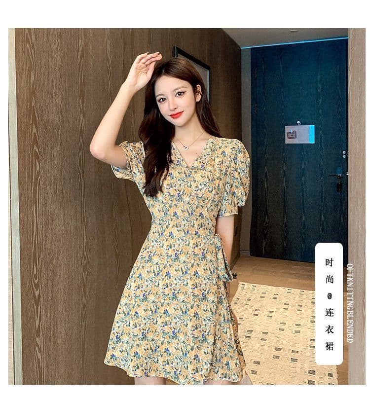 2026 여름 새로운 슈퍼 요정 센 부서 허리 수축 슬림해 보이는 V넥 꽃무늬 하나 슬라이스 큰 진자 반팔 여성 드레스 ins 상세 이미지 13