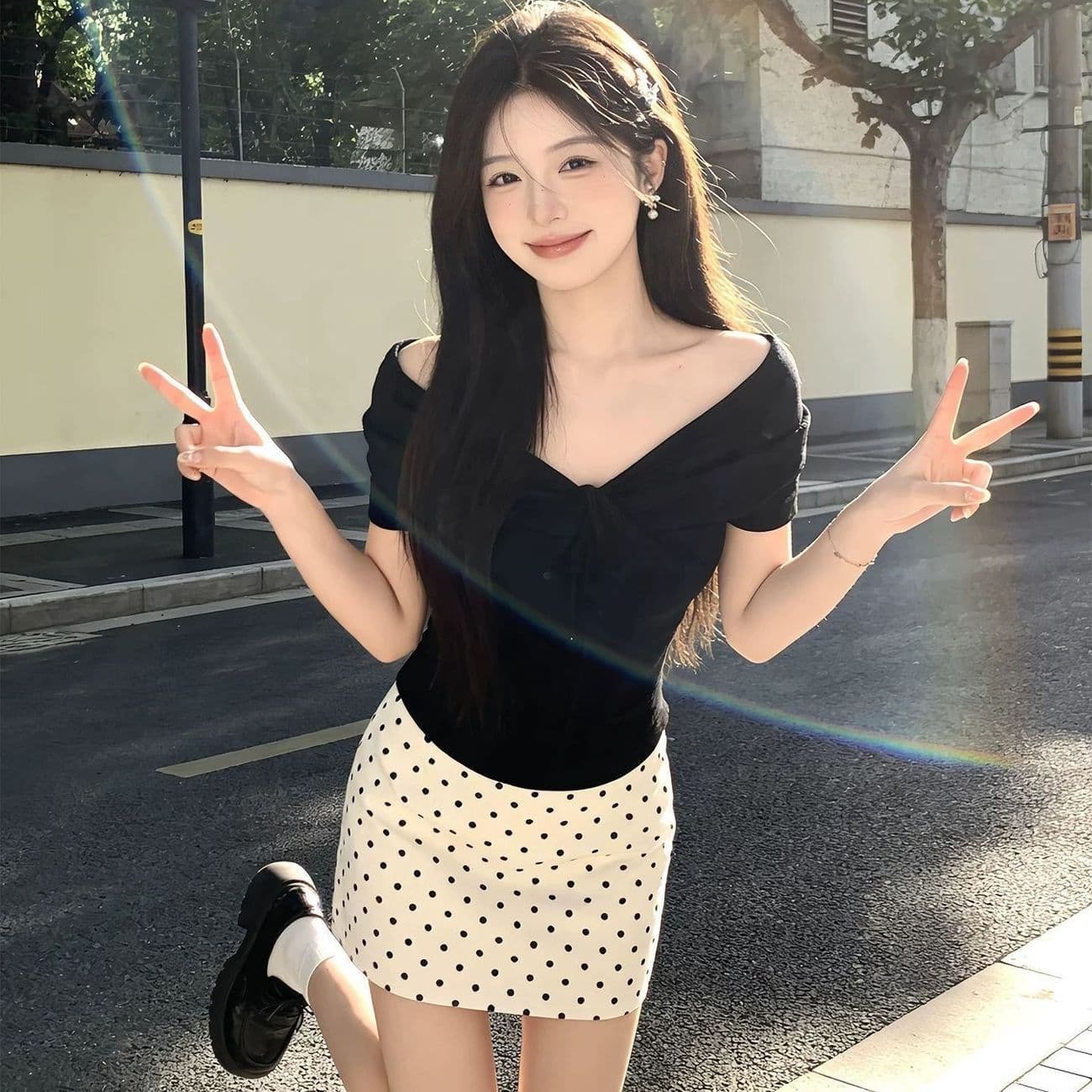 작은 대중 슈퍼 요정 검정색 오프숄더 맨위 여성 2026 여름 새로운 로얄 자매 바람 몸매 가꾸기 슬림해 보이는 반 스커트 패션 세트