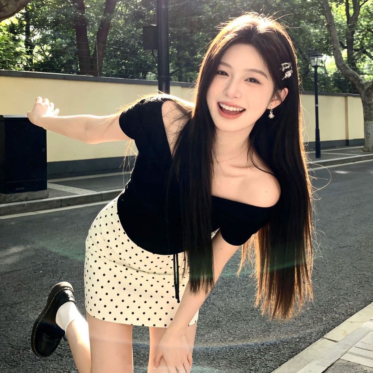 작은 대중 슈퍼 요정 검정색 오프숄더 맨위 여성 2026 여름 새로운 로얄 자매 바람 몸매 가꾸기 슬림해 보이는 반 스커트 패션 세트 상세 이미지 4