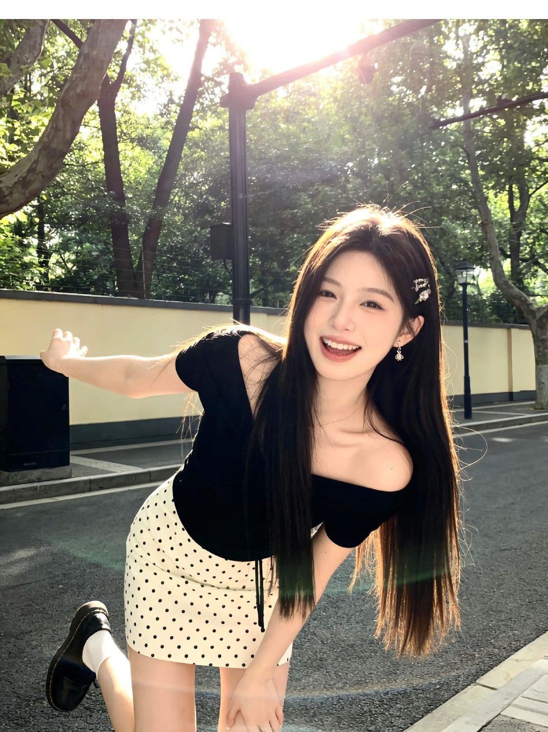 작은 대중 슈퍼 요정 검정색 오프숄더 맨위 여성 2026 여름 새로운 로얄 자매 바람 몸매 가꾸기 슬림해 보이는 반 스커트 패션 세트 상세 이미지 19