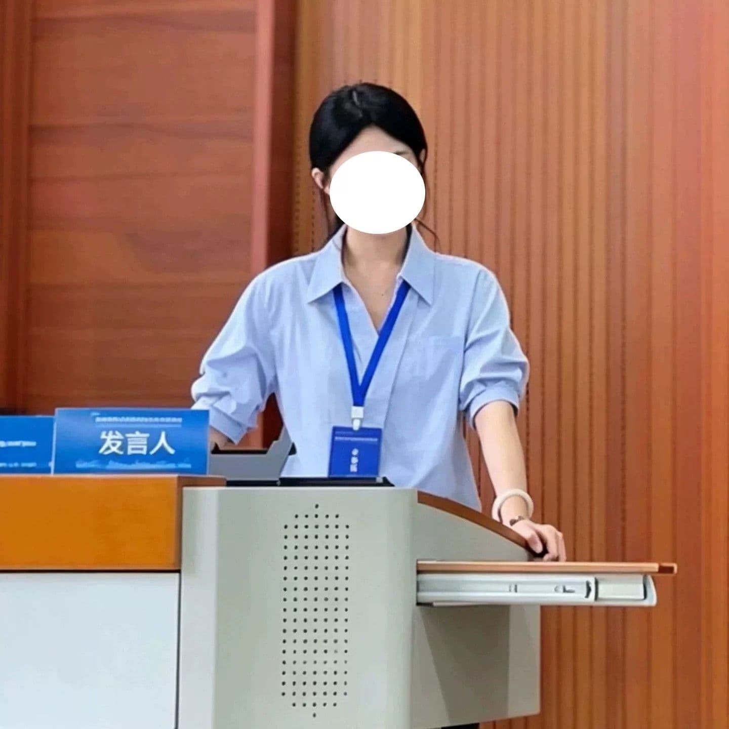 화이트 반팔 셔츠 여름 새로운 V넥 비즈니스웨어 면접 출퇴근 비즈니스 맨위 세트 거품 소매 셔츠 여성 이미지 5