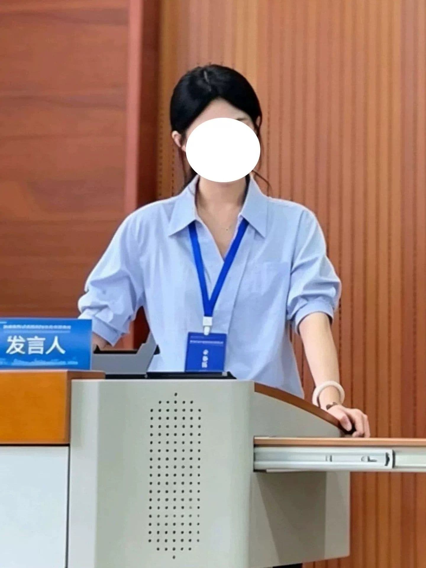 화이트 반팔 셔츠 여름 새로운 V넥 비즈니스웨어 면접 출퇴근 비즈니스 맨위 세트 거품 소매 셔츠 여성 상세 이미지 4