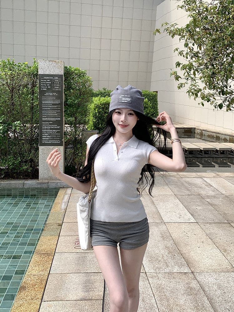 폴로 칼라 니트 반팔 티셔츠 여성 여름 2026 새로운 한 부서 몸매 가꾸기 슬림해 보이는 POLO 칼라 작은 날다 소매 맨위 트렌디 상세 이미지 2