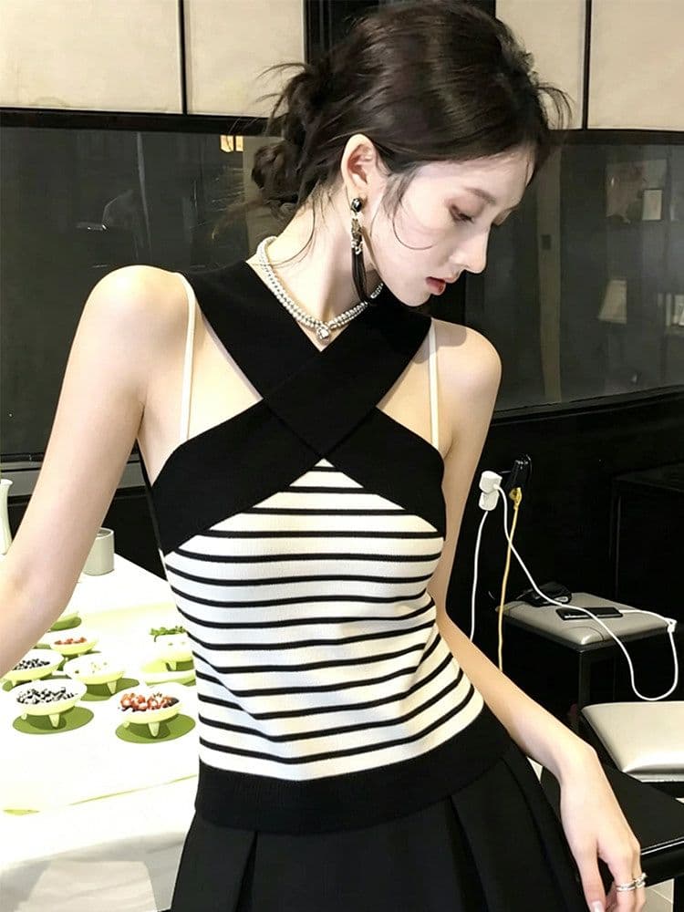 섹시함 바람 행침 목 십자가 벨트 스트라이프 니트 조끼 여성 2026 년 여름 새로운 몸매 가꾸기 다용도 고유 한 맨위 상세 이미지 1