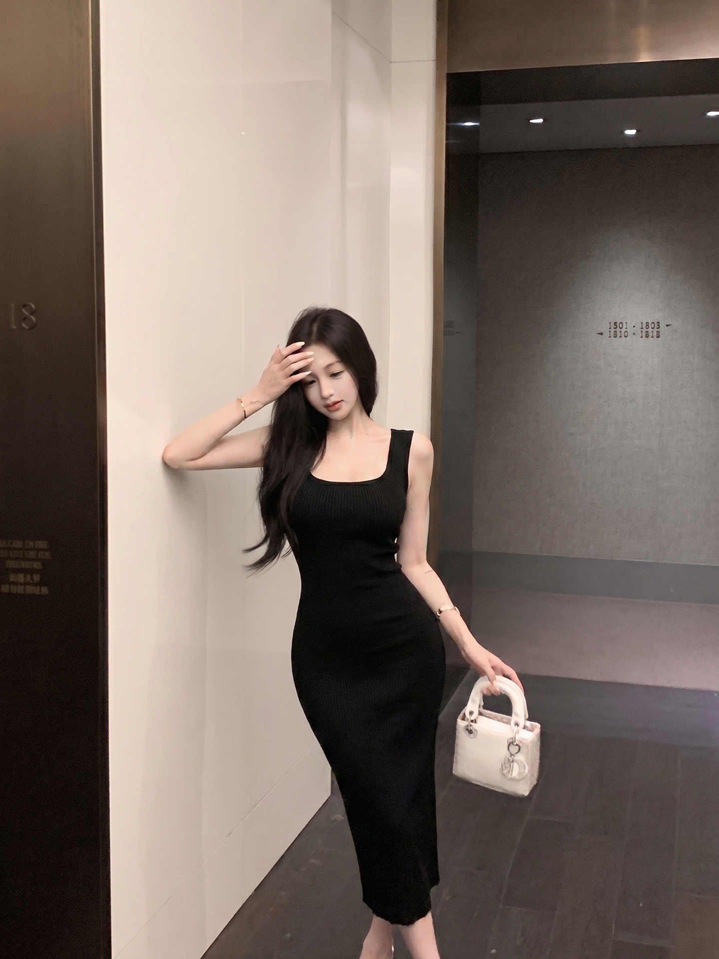 검정색 광장 칼라 니트 여성 드레스 여름 허리 수축 민소매 조끼 치마 몸매 가꾸기 슬림해 보이는 중간 길이 타이트 스커트