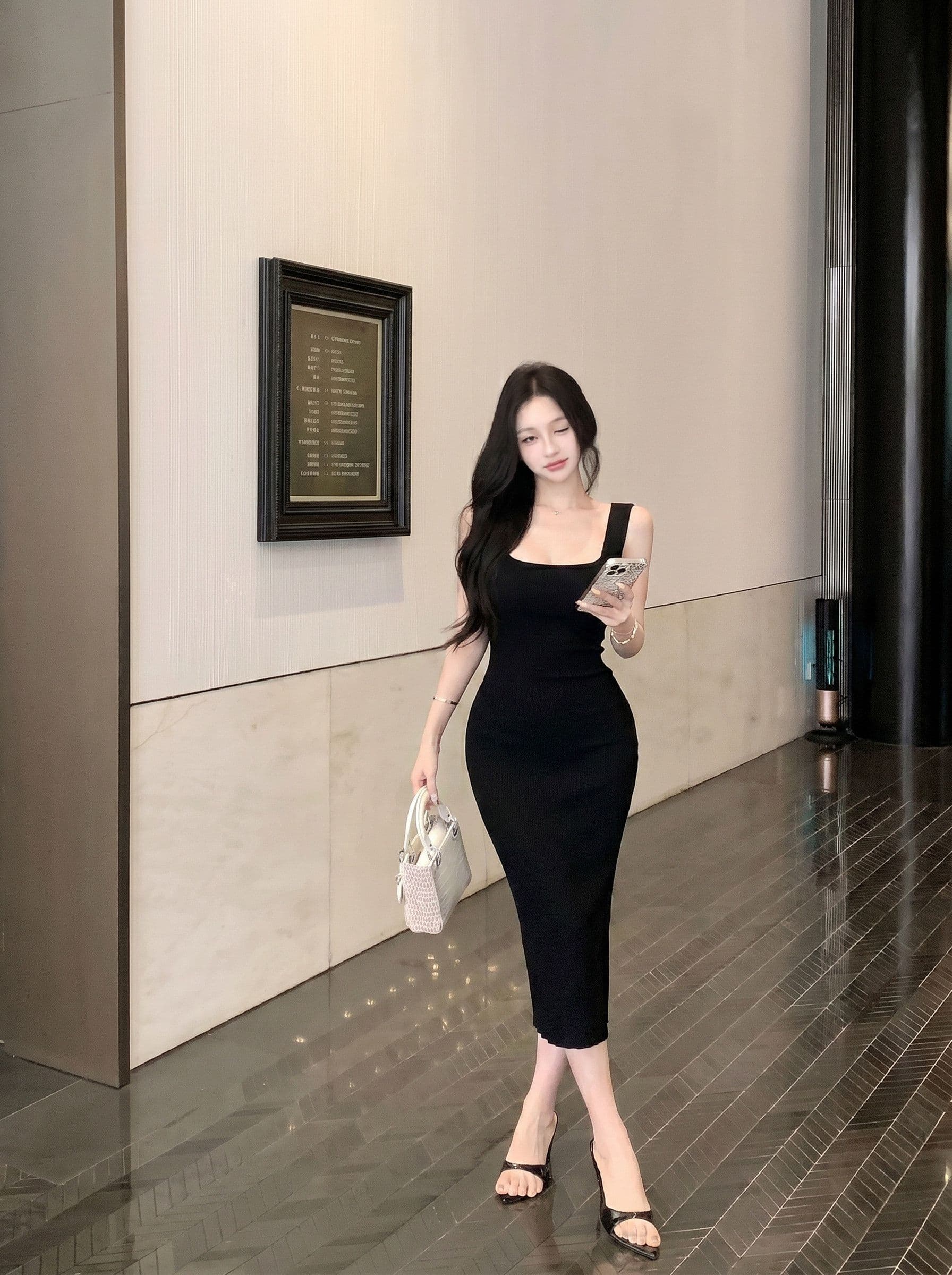 검정색 광장 칼라 니트 여성 드레스 여름 허리 수축 민소매 조끼 치마 몸매 가꾸기 슬림해 보이는 중간 길이 타이트 스커트 이미지 3