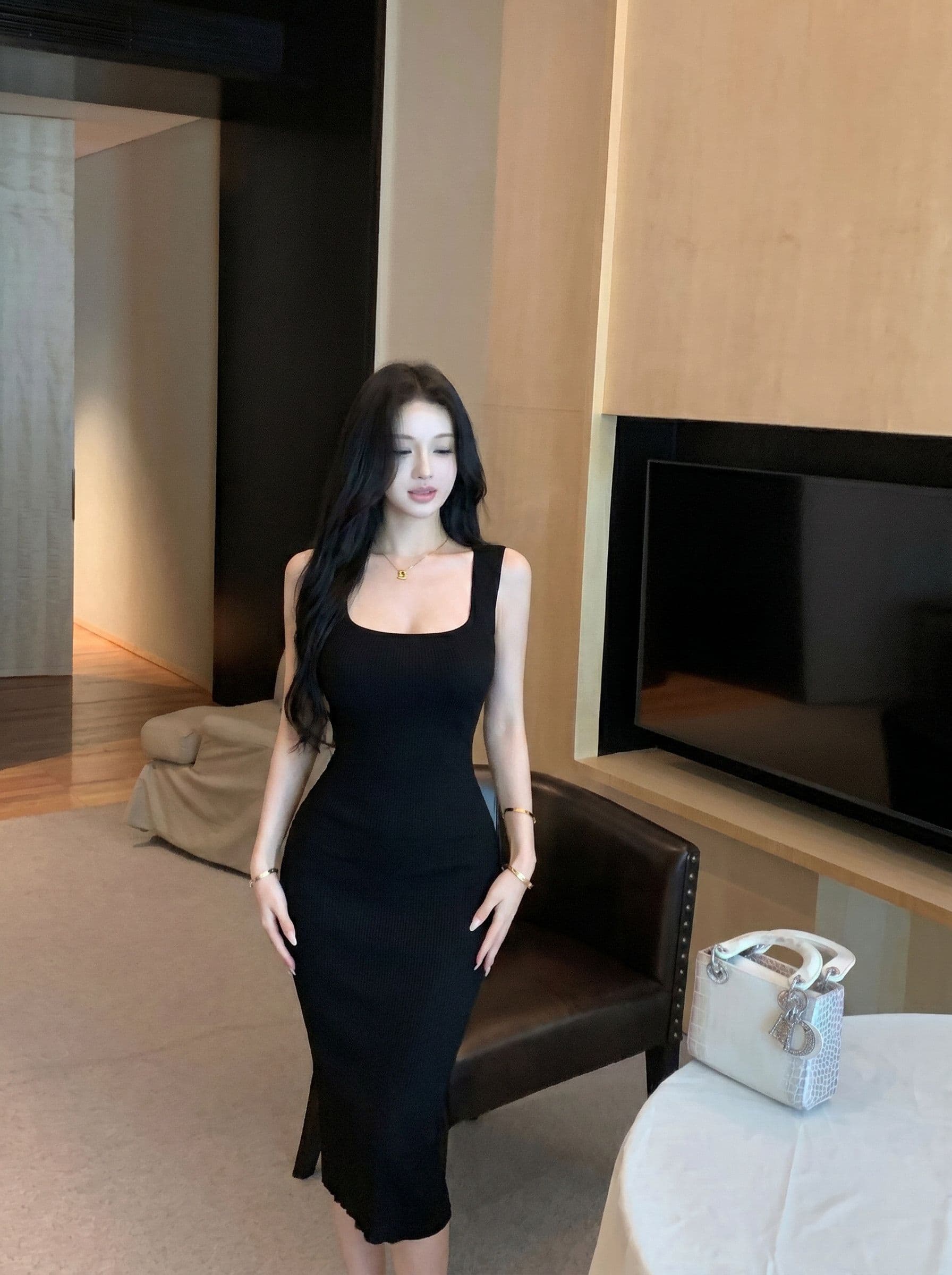 검정색 광장 칼라 니트 여성 드레스 여름 허리 수축 민소매 조끼 치마 몸매 가꾸기 슬림해 보이는 중간 길이 타이트 스커트 상세 이미지 4