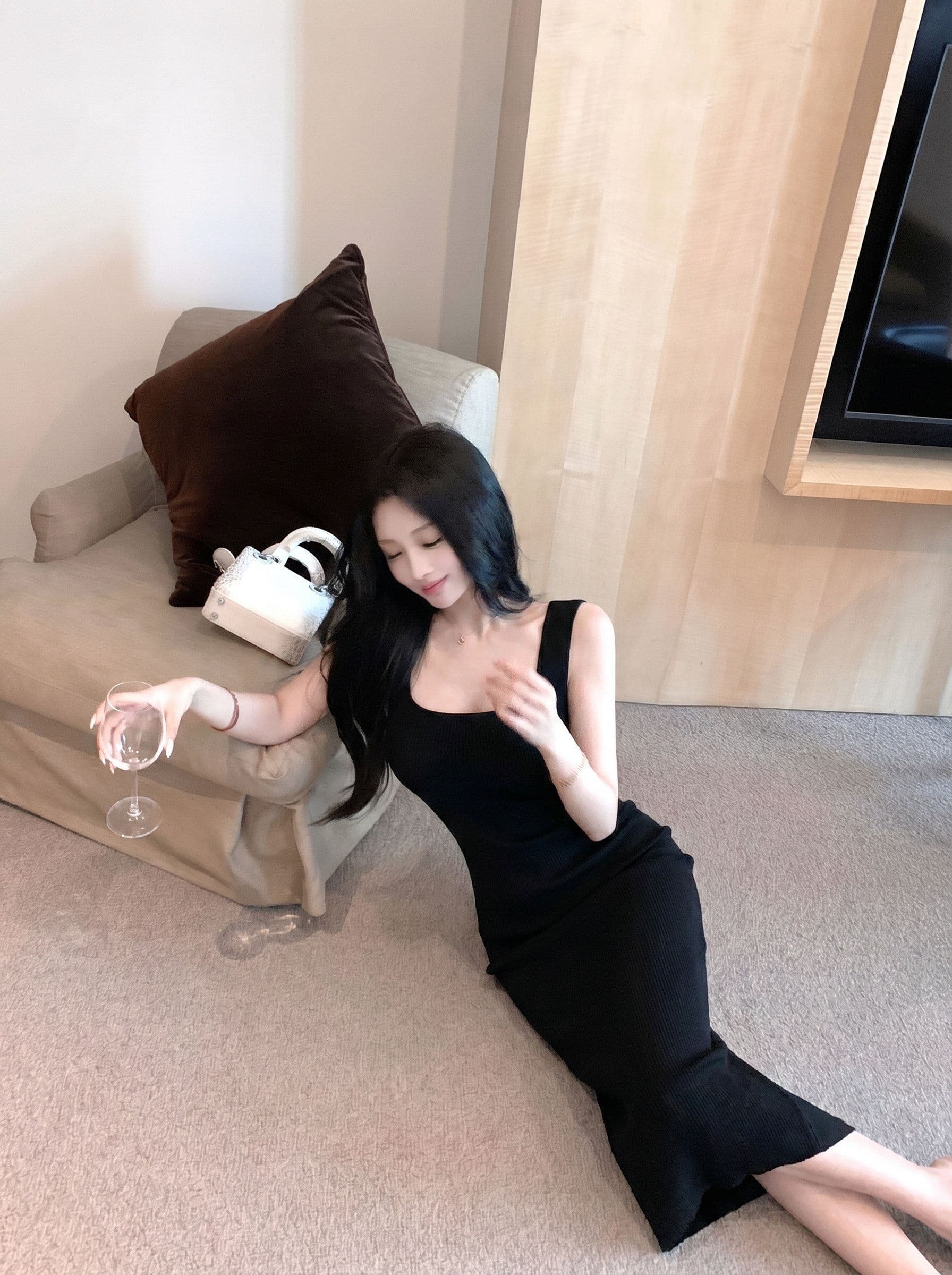 검정색 광장 칼라 니트 여성 드레스 여름 허리 수축 민소매 조끼 치마 몸매 가꾸기 슬림해 보이는 중간 길이 타이트 스커트 상세 이미지 5