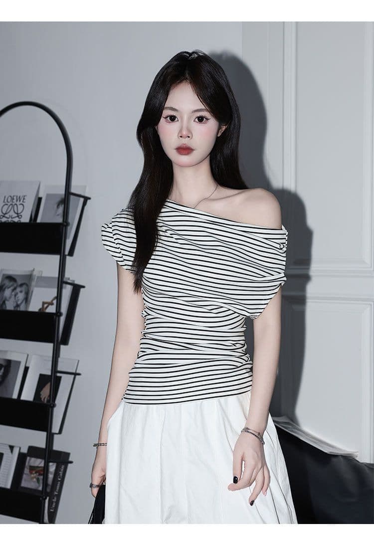아메리칸 검정색 스트라이프 비스듬한 어깨 니트 티셔츠 여성 여름 새로운 ins 인사이드 가져 가라. 캐주얼 반팔 허리 수축 맨위 상세 이미지 5