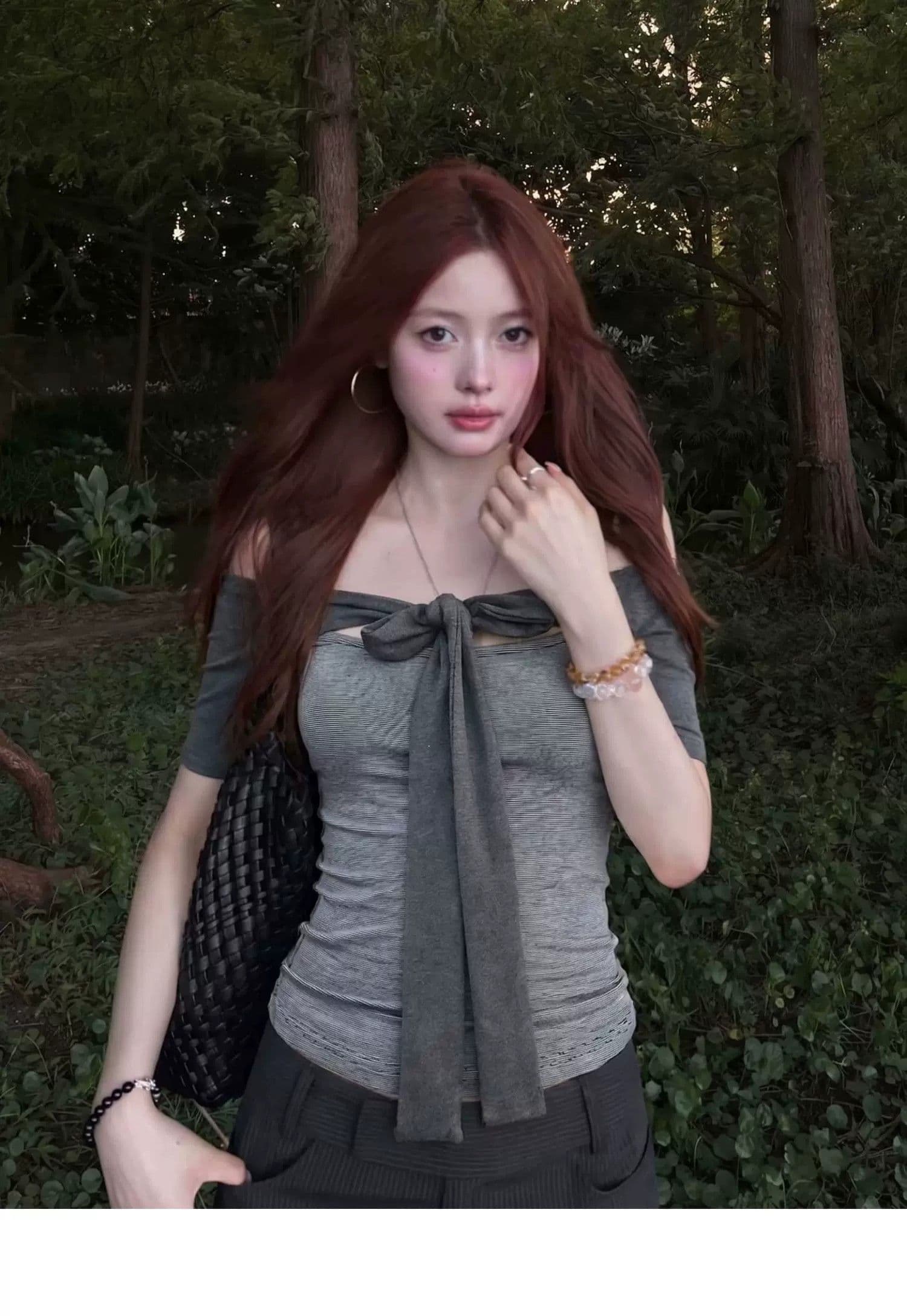 사람들 면 면 컬러 짜임 기사 회색 오프숄더 중간 소매 티셔츠 여성 여름 스트랩 몸매 가꾸기 디자인 센스 오프숄더 맨위 상세 이미지 2