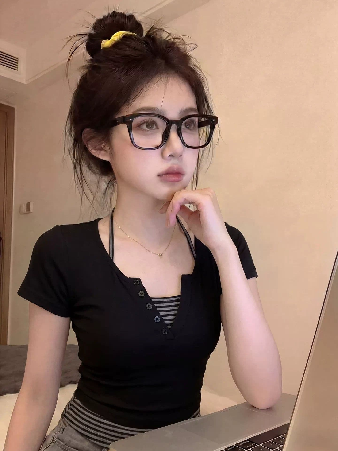 40 순면 배색 스트라이프 페이크 레이어드 V넥 반팔 티셔츠 여성 여름 순수한 욕망 핫걸 쇼트 스타일 긍정적 인 어깨 의류 상세 이미지 1