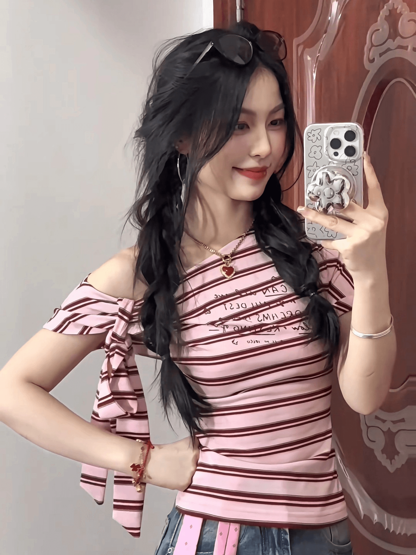 한 부서 여름 핑크색 스트라이프 알파벳 프린트 둘 착용 비스듬한 어깨 티셔츠 여성 몸매 가꾸기 탈착식 레이스업 반팔 맨위 상세 이미지 3