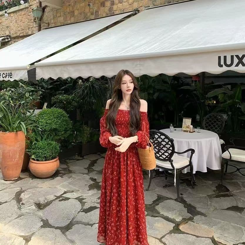 슈퍼 잘 생긴 아름다운 휴가 바람 빨간색 꽃무늬 튜브탑 오프숄더 드레스 명중 가져 가라. 허리 수축 디스플레이 화이트 롱 스커트 2026 이미지 3