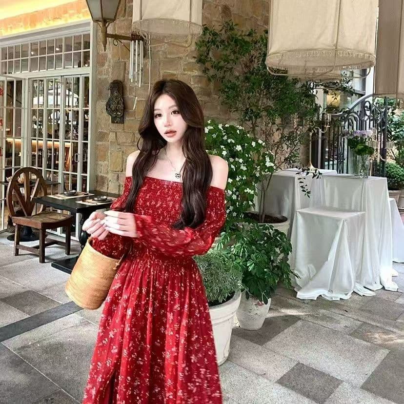 슈퍼 잘 생긴 아름다운 휴가 바람 빨간색 꽃무늬 튜브탑 오프숄더 드레스 명중 가져 가라. 허리 수축 디스플레이 화이트 롱 스커트 2026 상세 이미지 4