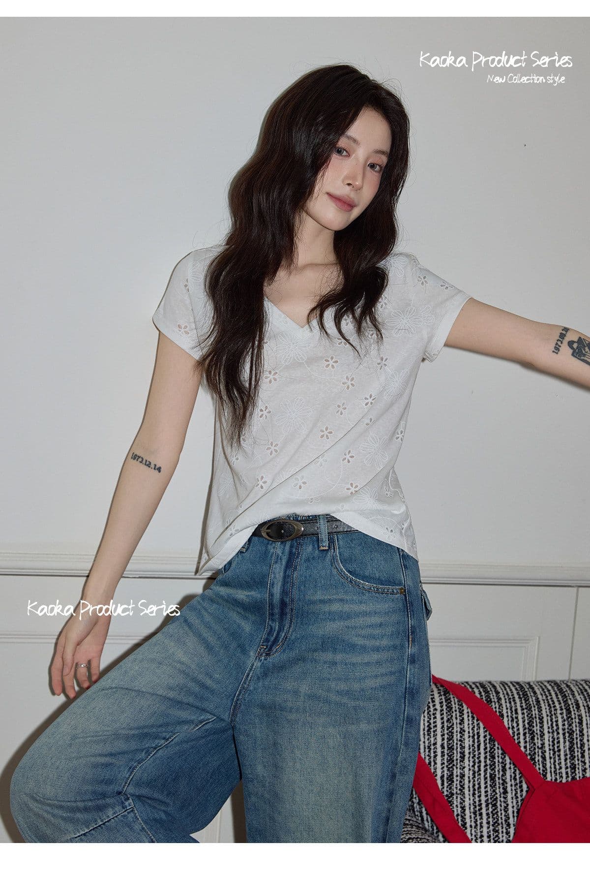 반팔 티셔츠 여성 의류 여름 새로운 한 부서 디자인 센스 슬림해 보이는 단색 자수 홀로우 아웃 V넥 맨위 상세 이미지 14
