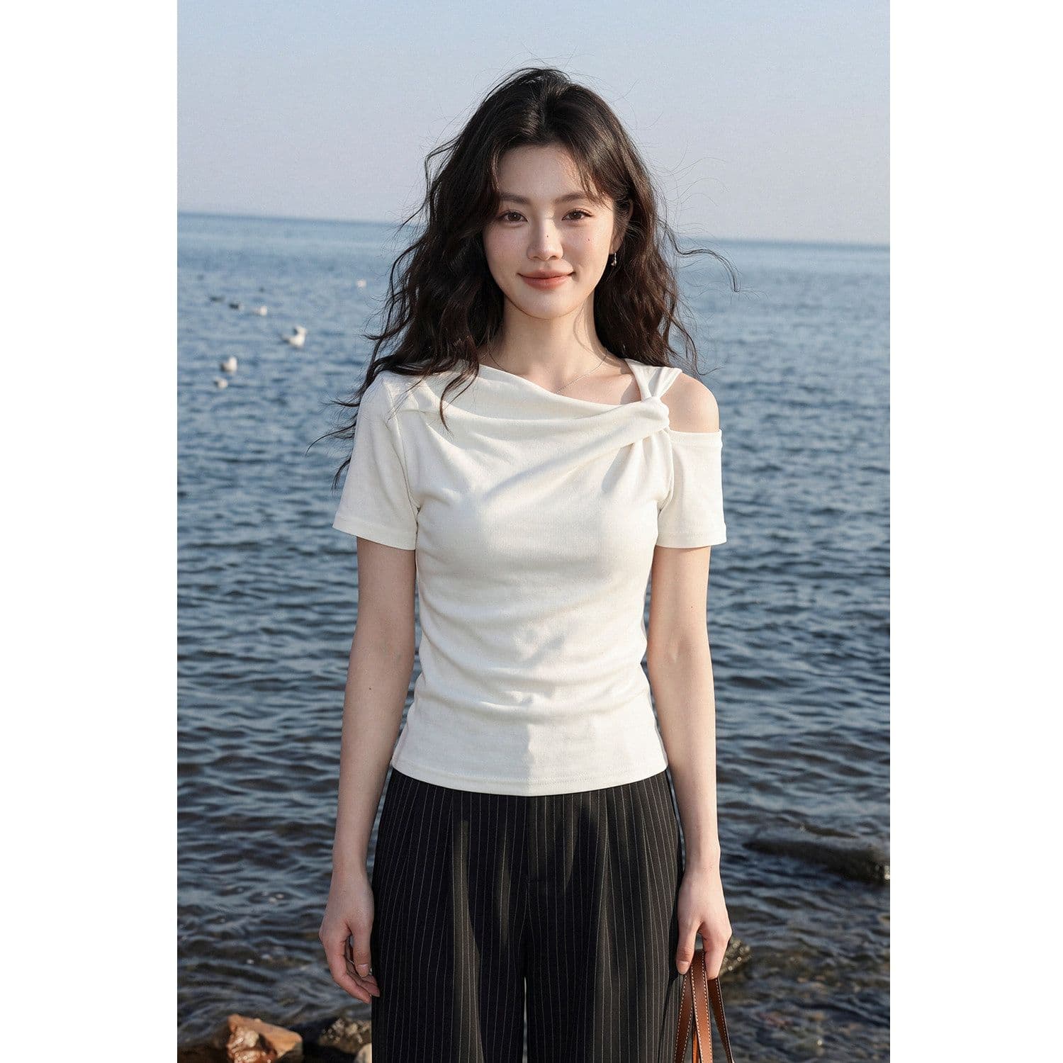 반팔 티셔츠 여성 의류 여름 새로운 트렌디 한 부서 디자인 센스 몸매 가꾸기 자수 배색 비스듬한 칼라 맨위 상세 이미지 2