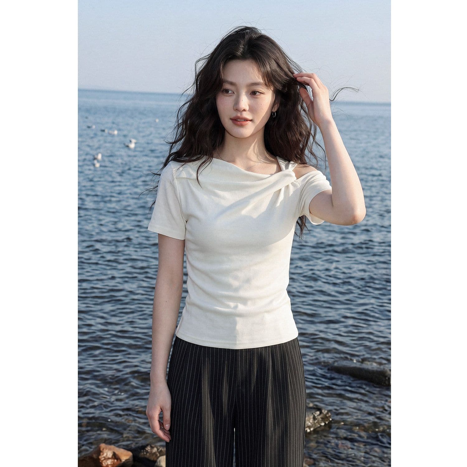 반팔 티셔츠 여성 의류 여름 새로운 트렌디 한 부서 디자인 센스 몸매 가꾸기 자수 배색 비스듬한 칼라 맨위 상세 이미지 3