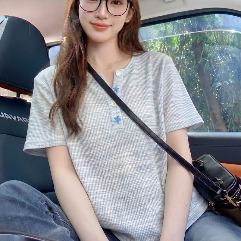 후아 남편 그리드 반팔 티셔츠 여성 의류 여름 새로운 한 부서 디자인 센스 긍정적 인 어깨 루즈핏 반 개방 칼라 맨위 이미지 5