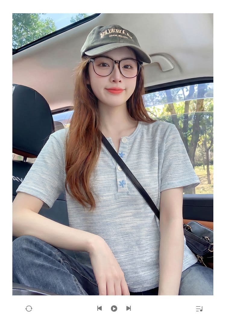 후아 남편 그리드 반팔 티셔츠 여성 의류 여름 새로운 한 부서 디자인 센스 긍정적 인 어깨 루즈핏 반 개방 칼라 맨위 상세 이미지 1