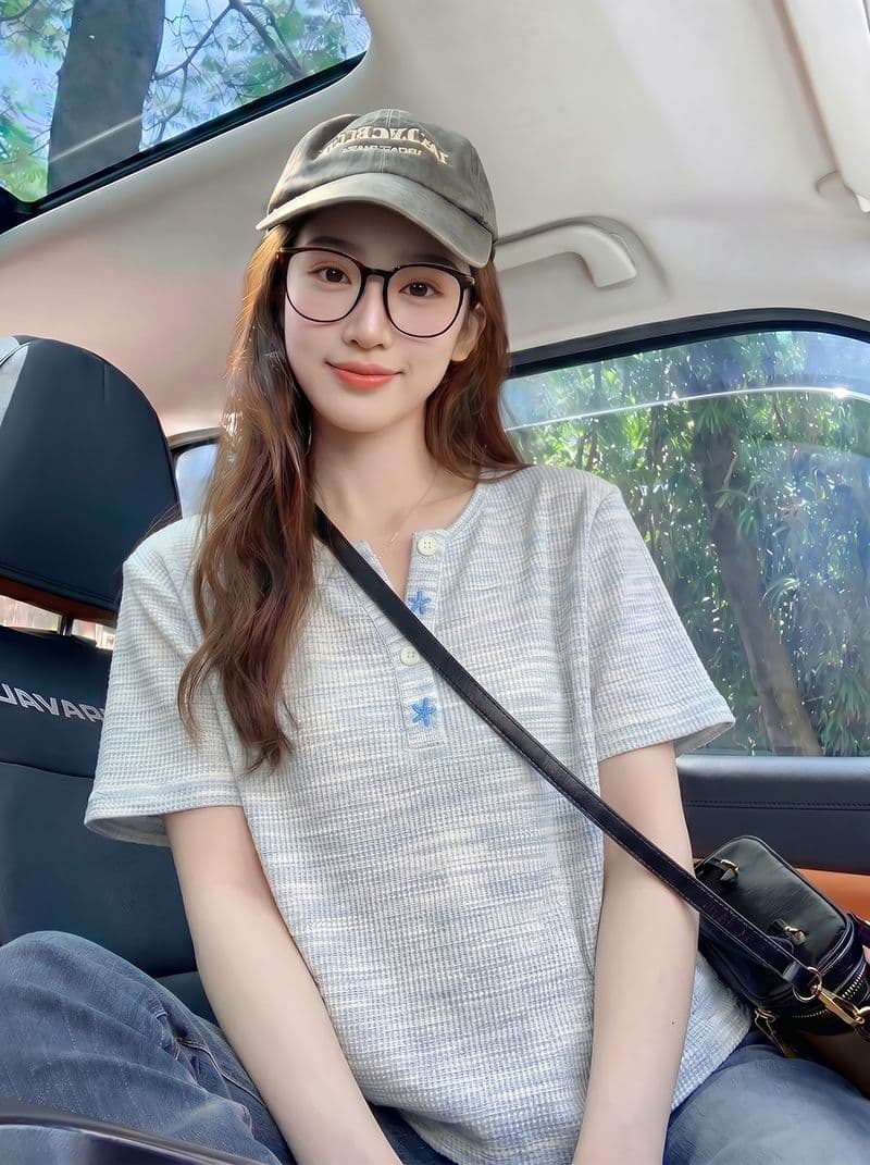 후아 남편 그리드 반팔 티셔츠 여성 의류 여름 새로운 한 부서 디자인 센스 긍정적 인 어깨 루즈핏 반 개방 칼라 맨위 상세 이미지 8