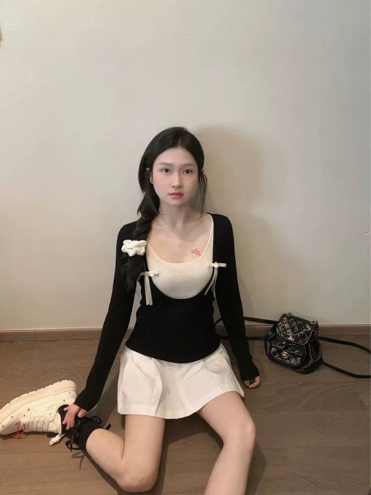한 부서 착용 가져 가라. 나비 매듭 검정색 페이크 레이어드 긴팔 티셔츠 여성 봄 2026 새로운 디자인 센스 작은 대중 맨위