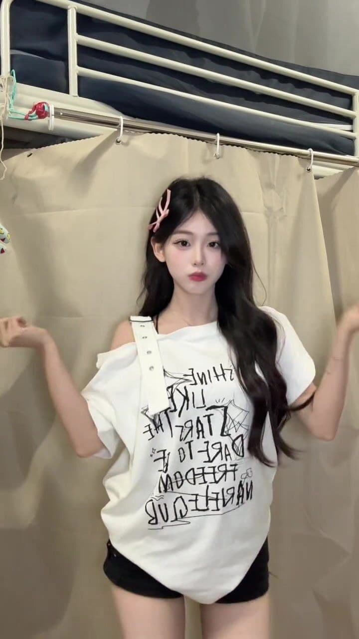아메리칸 레트로 창의성 프린트 비스듬한 어깨 반팔 티셔츠 여성 여름 루즈핏 슬림해 보이는 느긋한 달콤한 차가운 오프숄더 상세 이미지 4