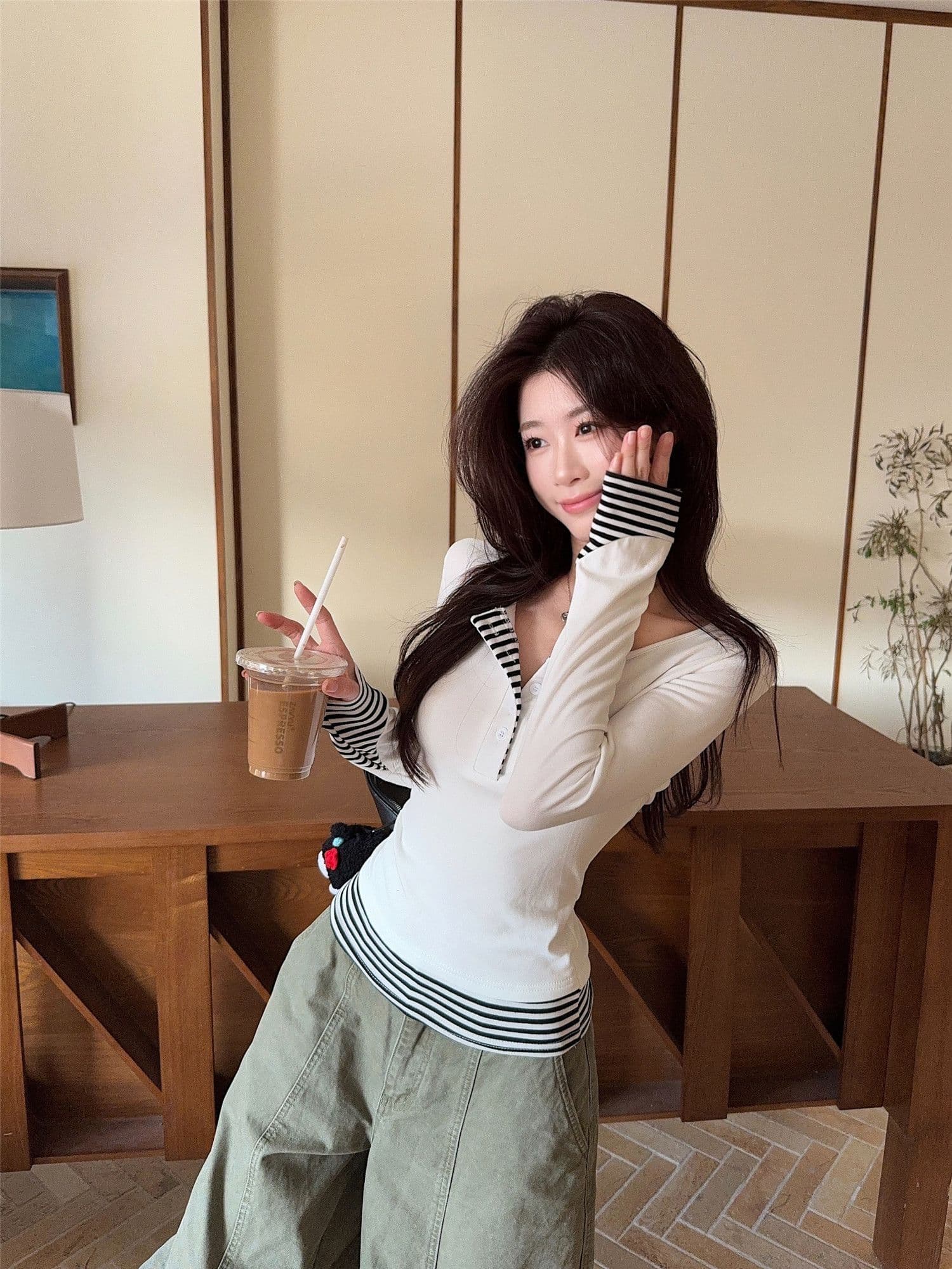 사람들 면 260 그램 원본 품질 디자인 센스 핫걸 스트라이프 패치워크 티셔츠 여성 의류 가을 패치워크 반 개방 칼라 상세 이미지 7