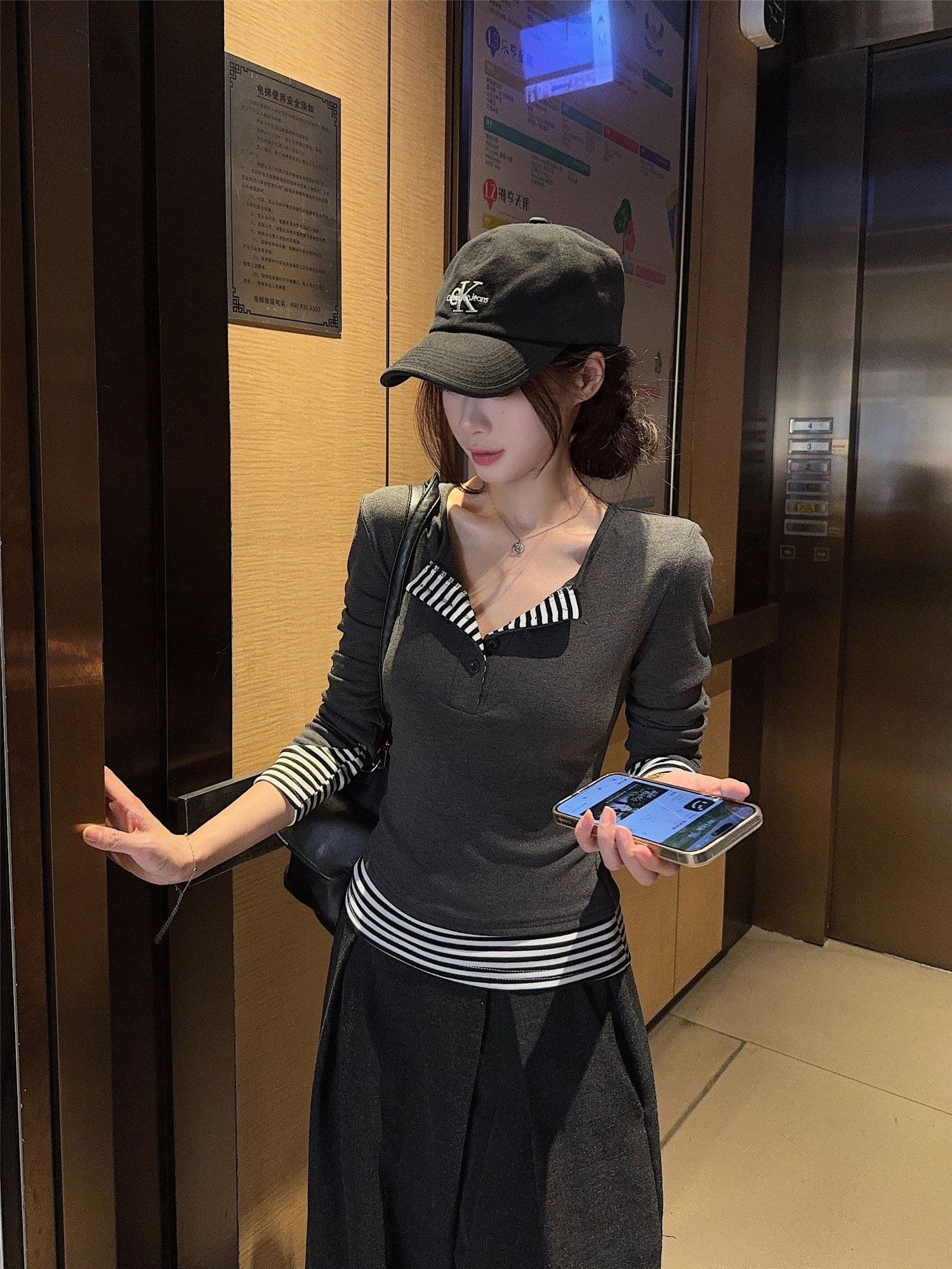 사람들 면 260 그램 원본 품질 디자인 센스 핫걸 스트라이프 패치워크 티셔츠 여성 의류 가을 패치워크 반 개방 칼라 상세 이미지 23