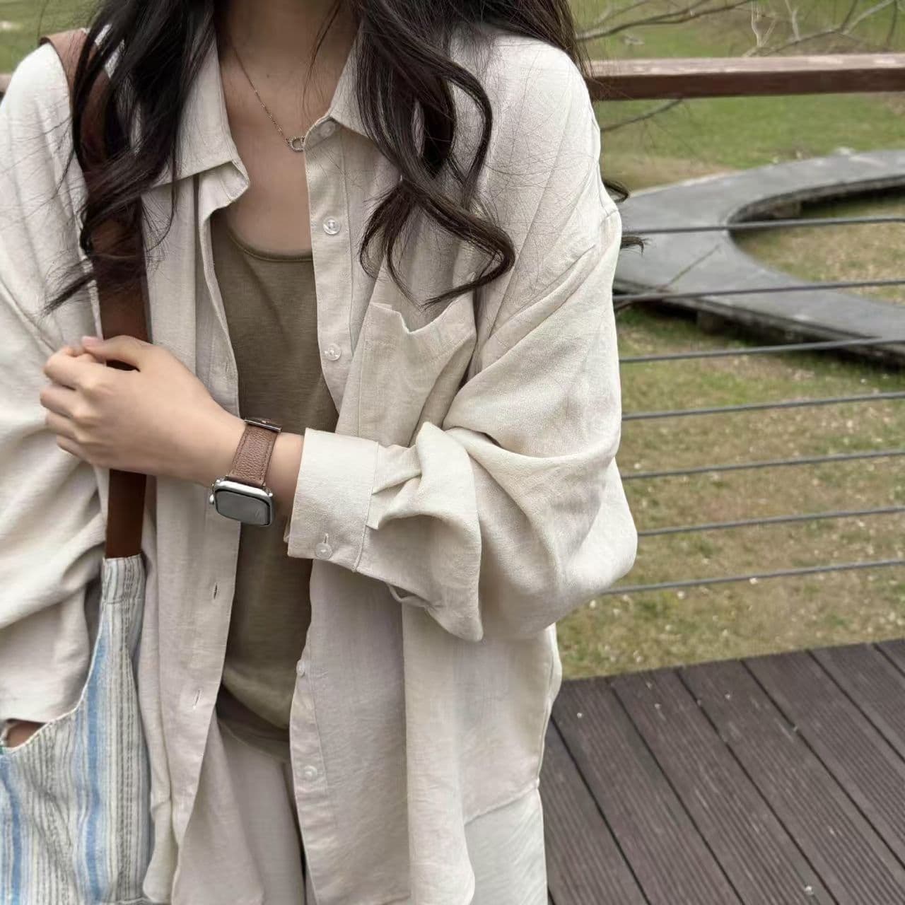 차가운 센스 얼음 실크 고급 회색 자외선 차단 여성 셔츠 여름 얇고 가벼운 우아한 캐주얼 표지 고기 다용도 긴팔 셔츠 외출용 상세 이미지 5