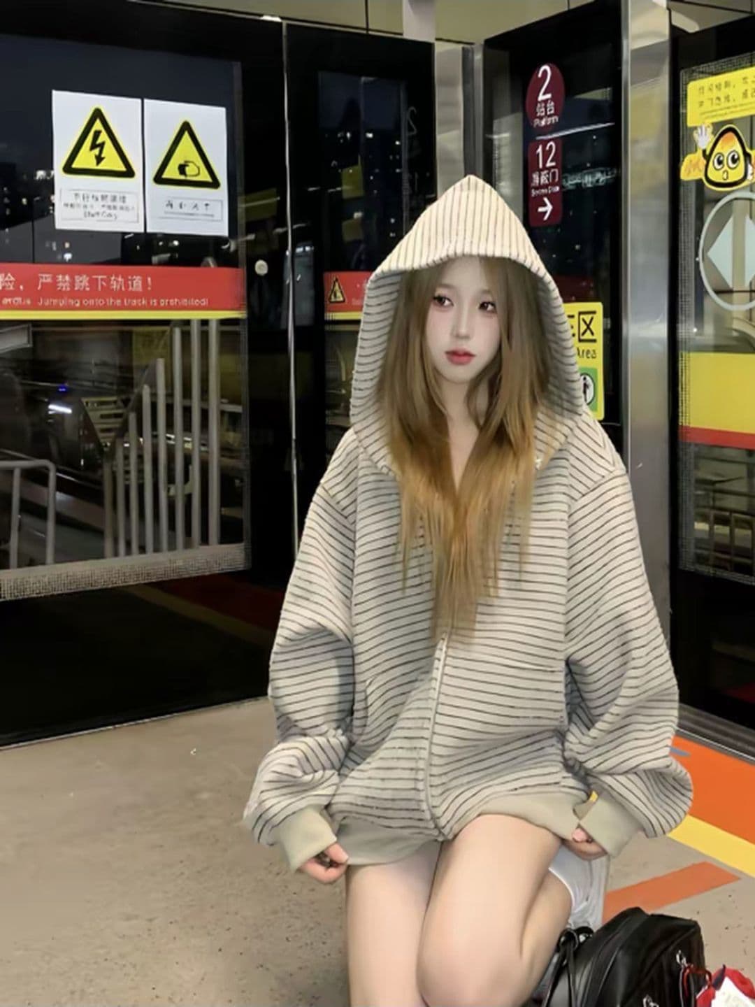 얇은 스타일 백금 지퍼 자수 이후 패키지 칼라 광저우 원본 원단 후드티 여성 상세 이미지 9